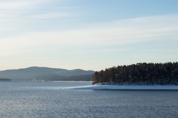 Obraz na płótnie Canvas winter landscape on the lake