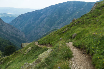 Fototapeta na wymiar Narrow mountain way in cetral Balkan Nation Park.Bulgaria.