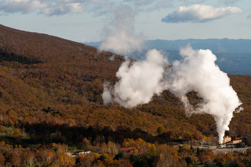 岩手県八幡平市　アスピーテラインから見る紅葉の山の景色