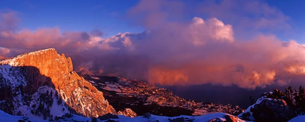 Panoramablick auf Jalta vom Berg Ai-Petri bei Sonnenuntergang. Krim © fotomaster
