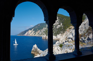 Foto scattata a Portovenere dalla chiesa di San Pietro.