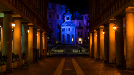 Fototapeta na wymiar Foto scattata ad Acqui terme alla famosa Piazza della Bollente
