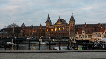Foto scattata alla stazione centrale di Amsterdam.