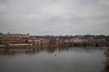 Obraz premium Panorama of the old Prague Castle from Charles Bridge of the Czech capital Prague.