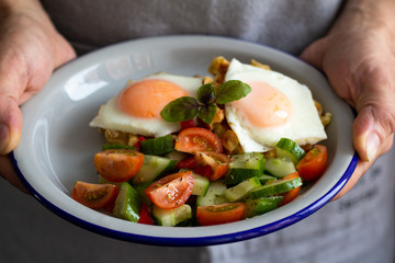 salad with chicken and vegetables