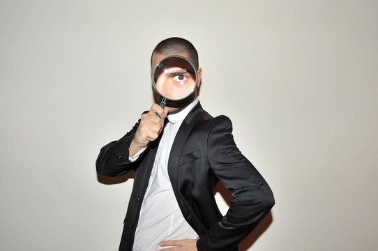 hombre lupa