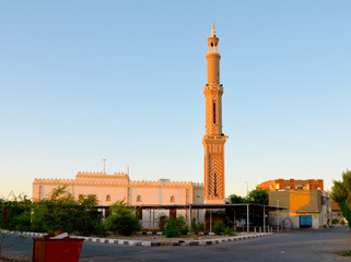 Fototapeta na wymiar The small Egyptian town Safaga. Street Islamic mosque