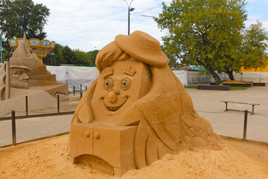 KOLOMENSKOYE,MOSCOW,RUSSIA-AUGUST 2, 2015:"Masterpieces of world literature". Exhibition of sand sculptures."Moidodyr" Kornei Chukovsky, Authors Mikhail Fedotov and Zverev Russia