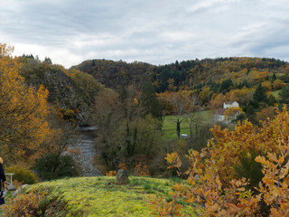Paysage et méandres  de la Sioule vue depuis le Pic Alibert en aval de Châteauneuf-les-Bains dans le Puy-de-Dôme