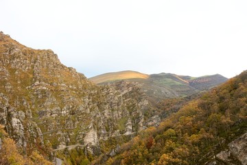 Fototapeta na wymiar Embalse de la Cohilla en el Municipio de Polaciones en Cantabria