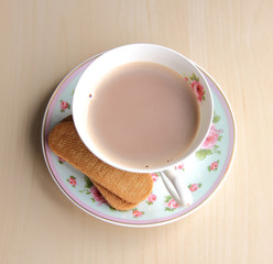 Hot milk tea with crackers