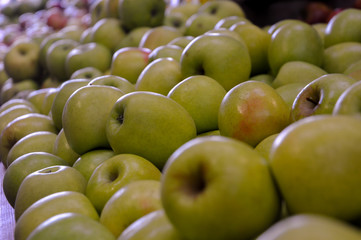Many Apples at a Farmer's Market