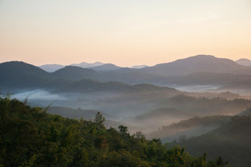 Obraz premium A picture of beautiful sky and cover foggy of layer mountain before sunrise, Thailand.