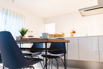 一軒家 リビングダイニングルームの食卓_6