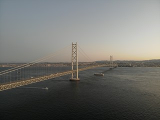 Obraz premium Suspension bridge over sea