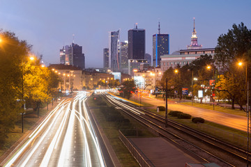 Fototapeta na wymiar Nowoczesne wieżowce w Warszawie nocą, Polska