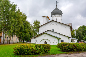 Fototapeta na wymiar Pskov, Church of St. Nicholas with Usokhi