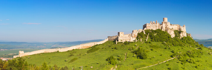 Fototapeta na wymiar The ruined Spiš Castle in Slovakia on a sunny day