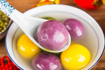 Chinese Lantern Festival food，Chinese translation on Jin Yuanbao:Felicitous wish of making money