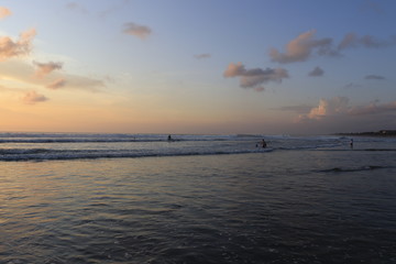 Obraz premium Piękny widok na plażę Double Six na Bali, Indonezja.