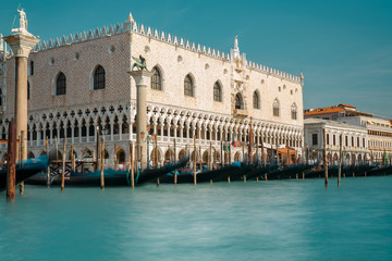 Fototapeta na wymiar Venezia palazzi e monumenti simbolici