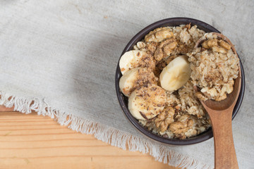  oatmeal with bananas and nuts sprinkled with pieces of caramel