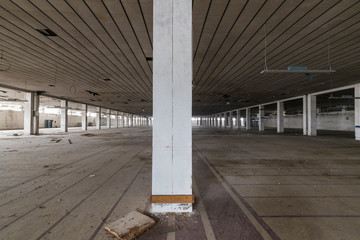 Fototapeta premium Urban exploration in an abandoned textile industry