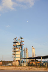 Obraz premium Modern industrial building over blue sky