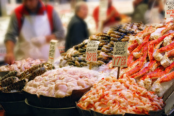 Mercado de pescado en Seattle, Washington, USA
