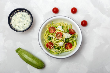 Zucchini noodles with vegetables