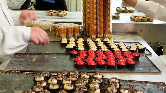 Packing Bonbons chocolate candy in a bakery factory