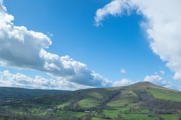 Obraz premium A view over the Hope Valley in the Peak District, Derbyshire, England, UK