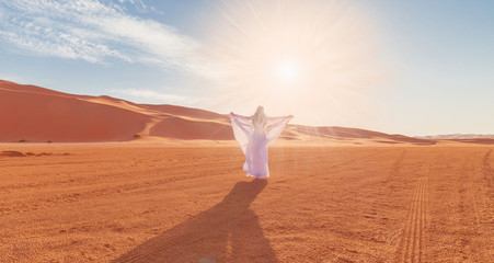 Fototapeta na wymiar UAE. Woman in desert