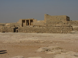 Pictures of Egypt and archeological pieces.