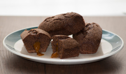 Mini chocolate puddings, filled with dulce de leche.