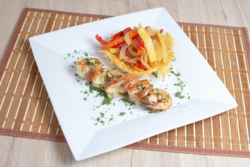  Garlic prawns and steamed vegetables