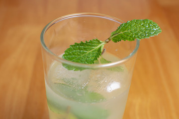  Lemonade with ice and peppermint leaves