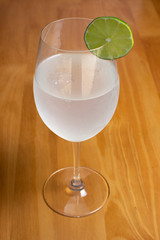  gic tonic liquor drink accompanied by lemon