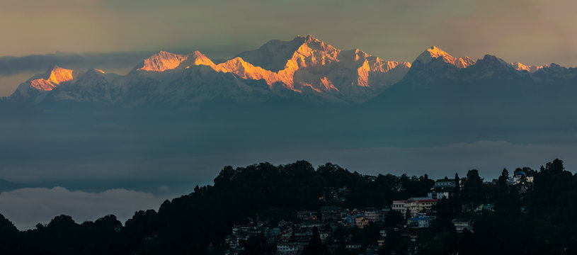 sunrise on kangchenjunga at darjeeling