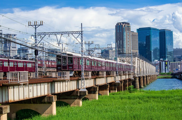 大阪・阪急電車と梅田のビル風景