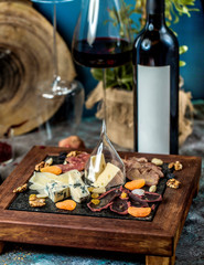 cheese plate with red wine _