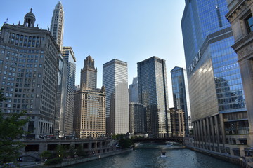 Obraz premium buildings on Chicago River