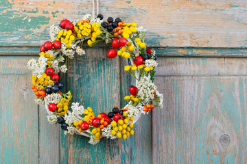 Autumn wreath with rose hip, tansy and spiraea