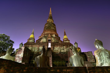 Fototapeta premium Pagoda and Buddha Status at Wat Yai Chaimongkol, Ayutthaya, Thailand at Twilight moment 