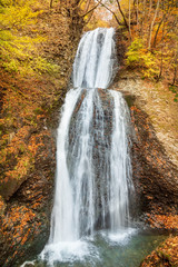 紅葉の六合の世立八滝・段々の滝