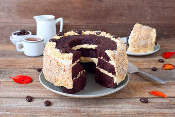 Schokoladen- Gugelhupf mit Füllung