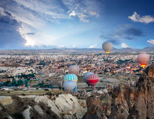 Obraz premium Balloons take off over Cappadocia