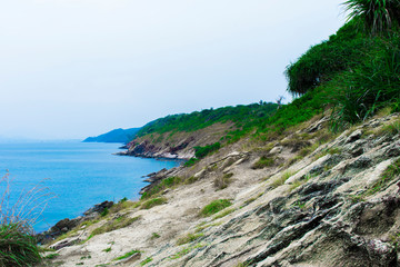Fototapeta premium A photo of a landscape view overlooking the large island and the sea.