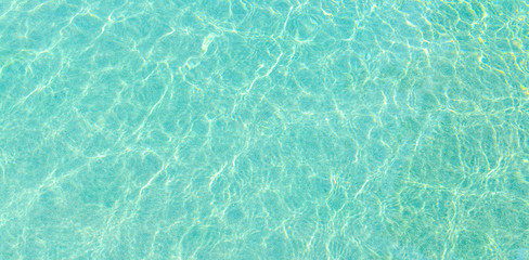 Obraz premium Swimming pool and sunlight reflection