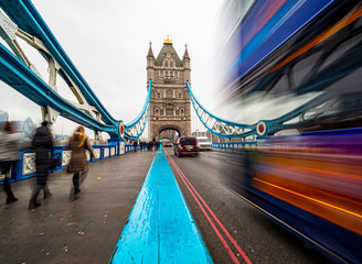 Fototapeta na wymiar Traffic scene on the Tower Bridge of London